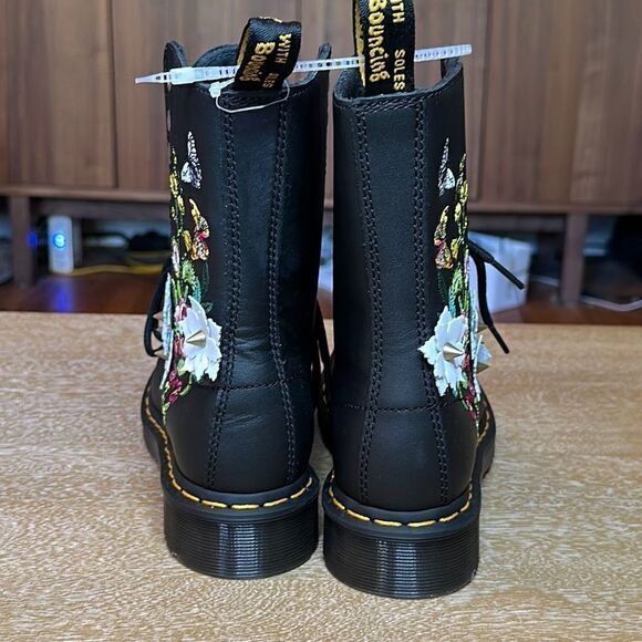 Dr. Martens 1490 Bloom 10 Eye Boots - Picture 5 of 9